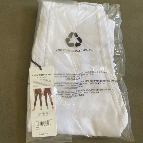 Alo Yoga Chevron Capri White Legging - Picture 4 of 4